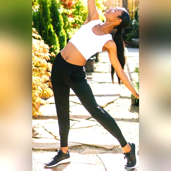 Zyia joggers in a bottle 2 medium NWOT - Picture 2 of 3